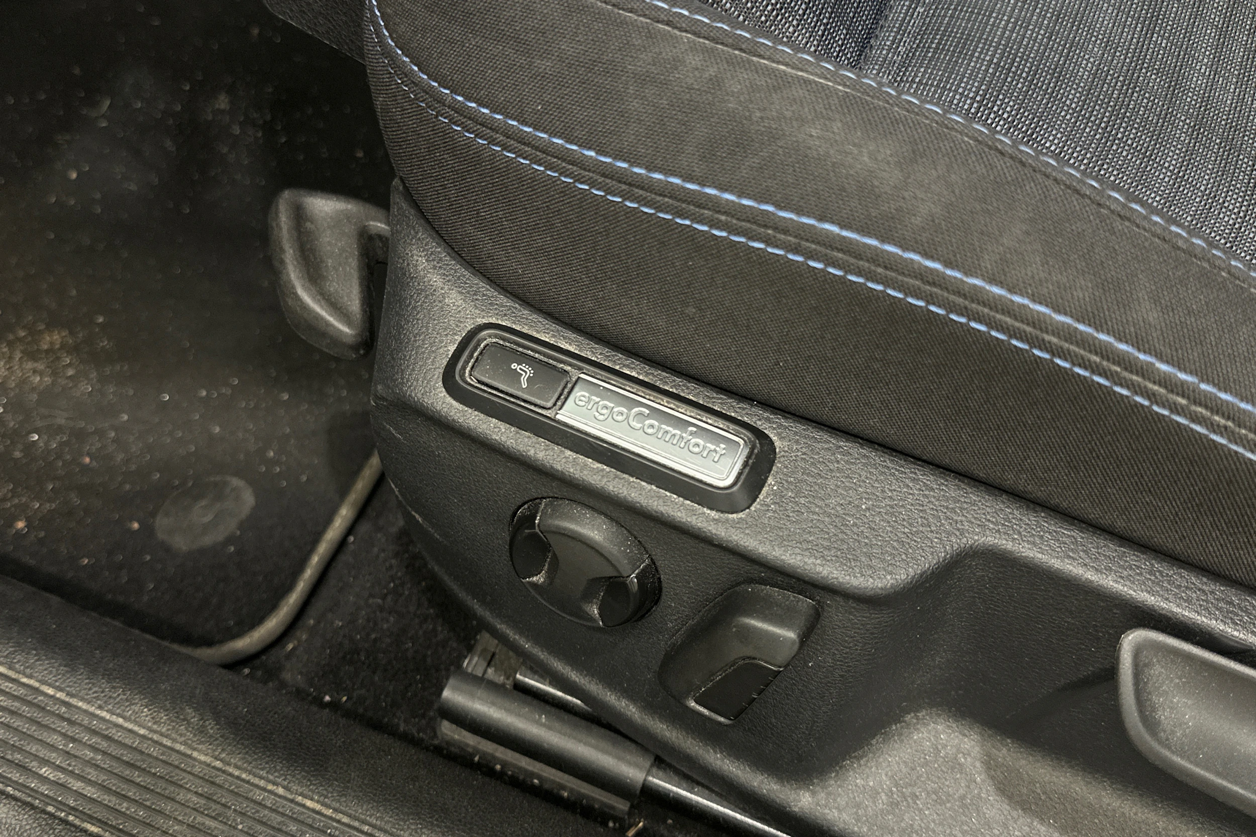 harmaa Volkswagen Passat 2021 kuva 4.