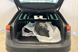 harmaa Volkswagen Passat 2021 kuva 5.