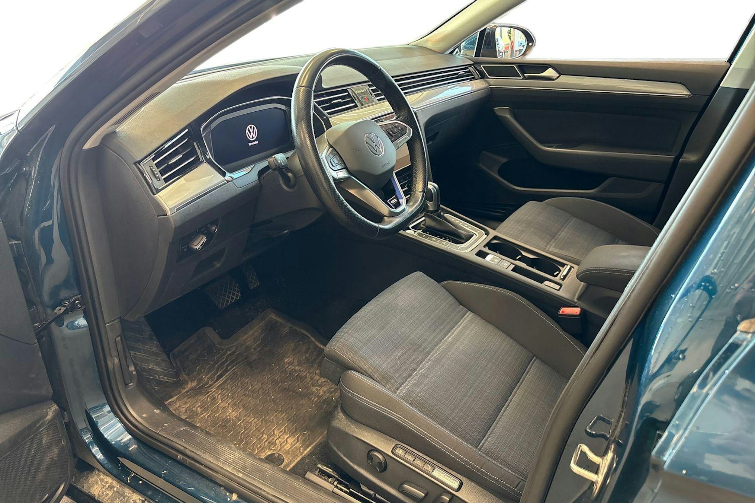 sininen Volkswagen Passat 2021 kuva 3.