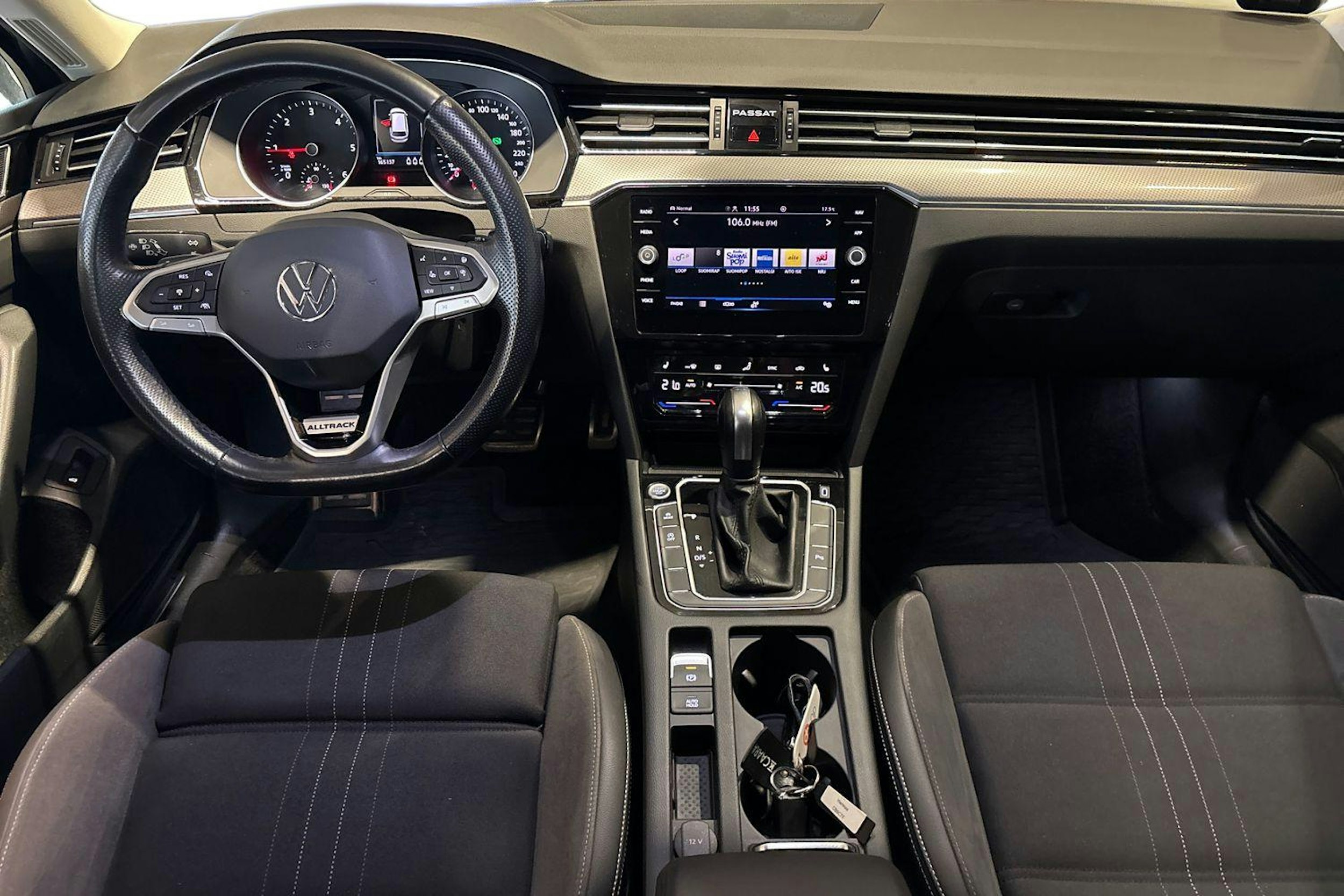 harmaa Volkswagen Passat 2021 kuva 7.