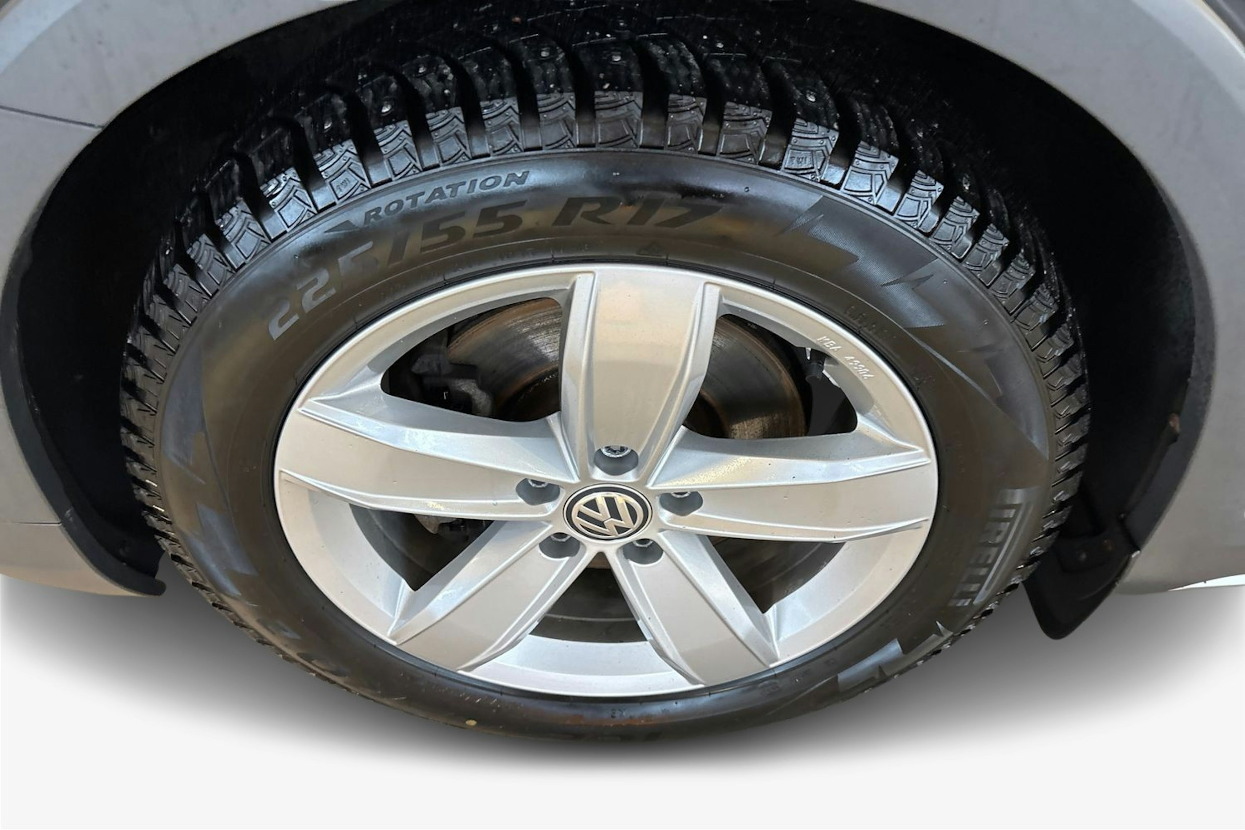 harmaa Volkswagen Passat 2021 kuva 9.