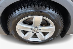 harmaa Volkswagen Passat 2021 kuva 9.