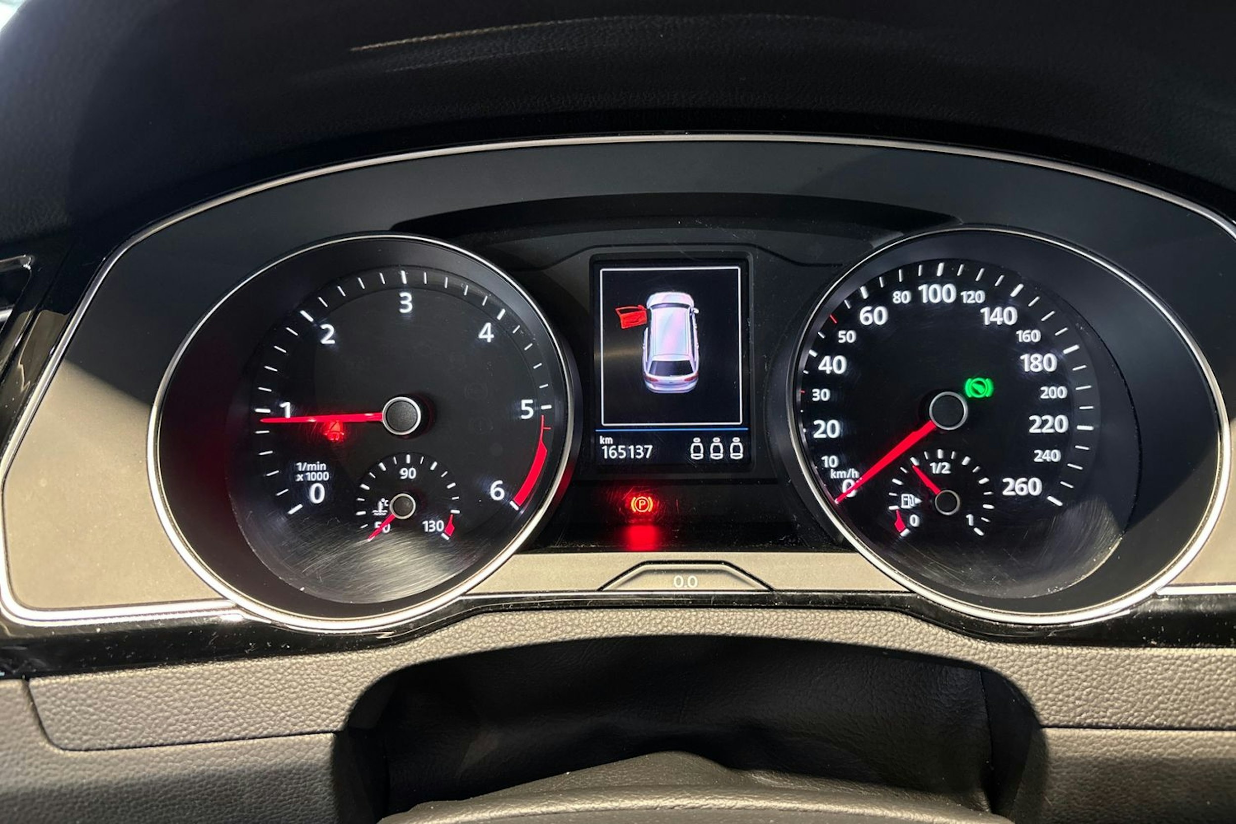 harmaa Volkswagen Passat 2021 kuva 11.