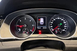 harmaa Volkswagen Passat 2021 kuva 11.