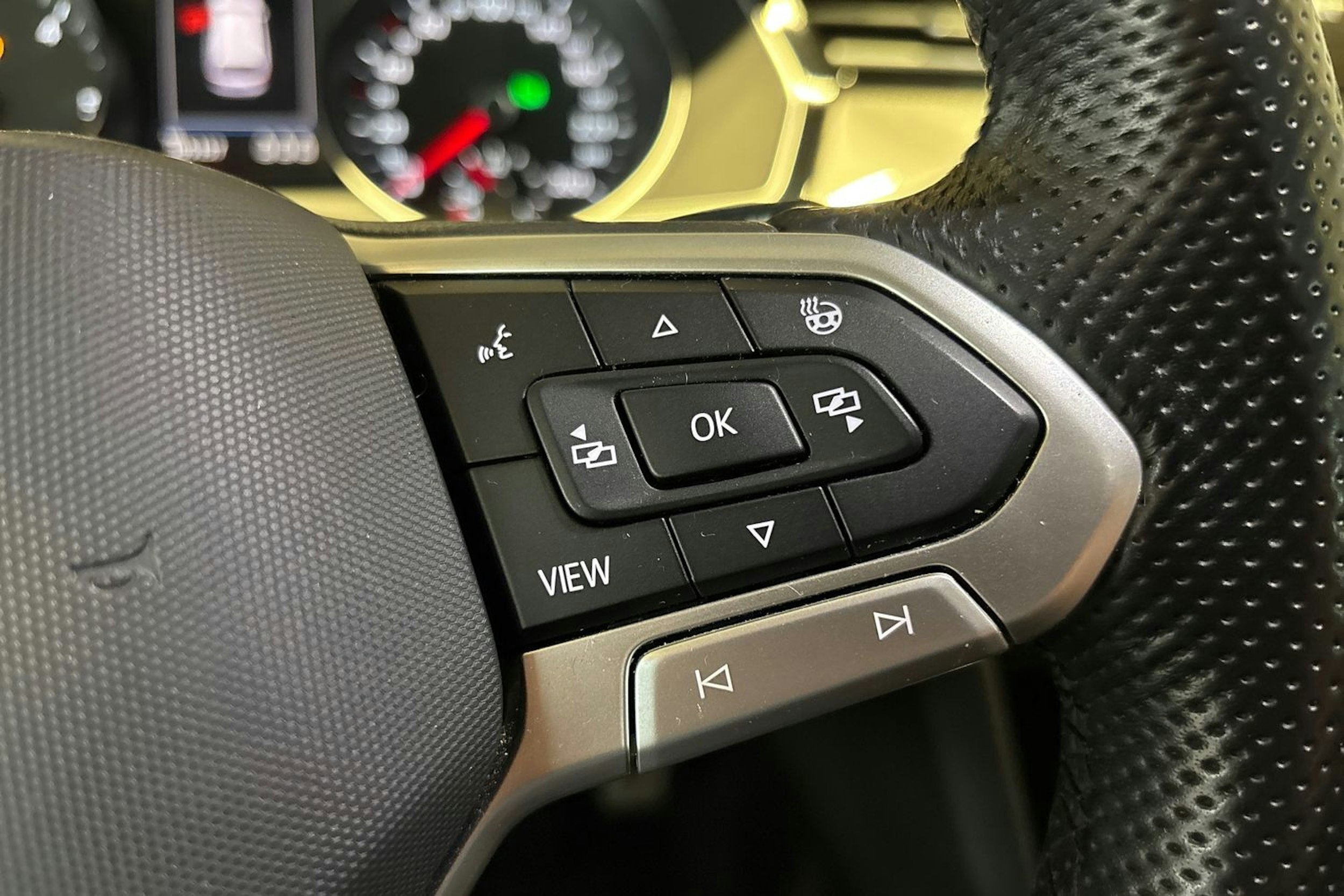 harmaa Volkswagen Passat 2021 kuva 13.