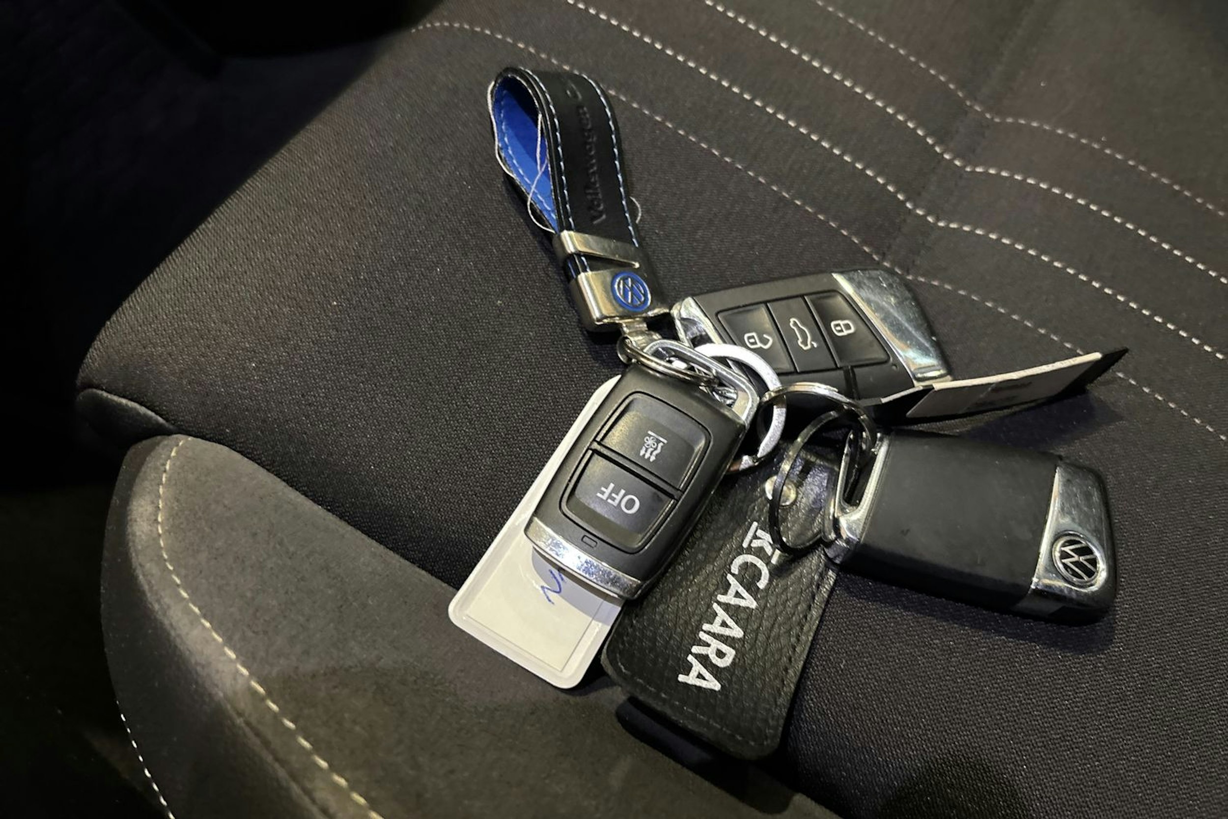 harmaa Volkswagen Passat 2021 kuva 16.