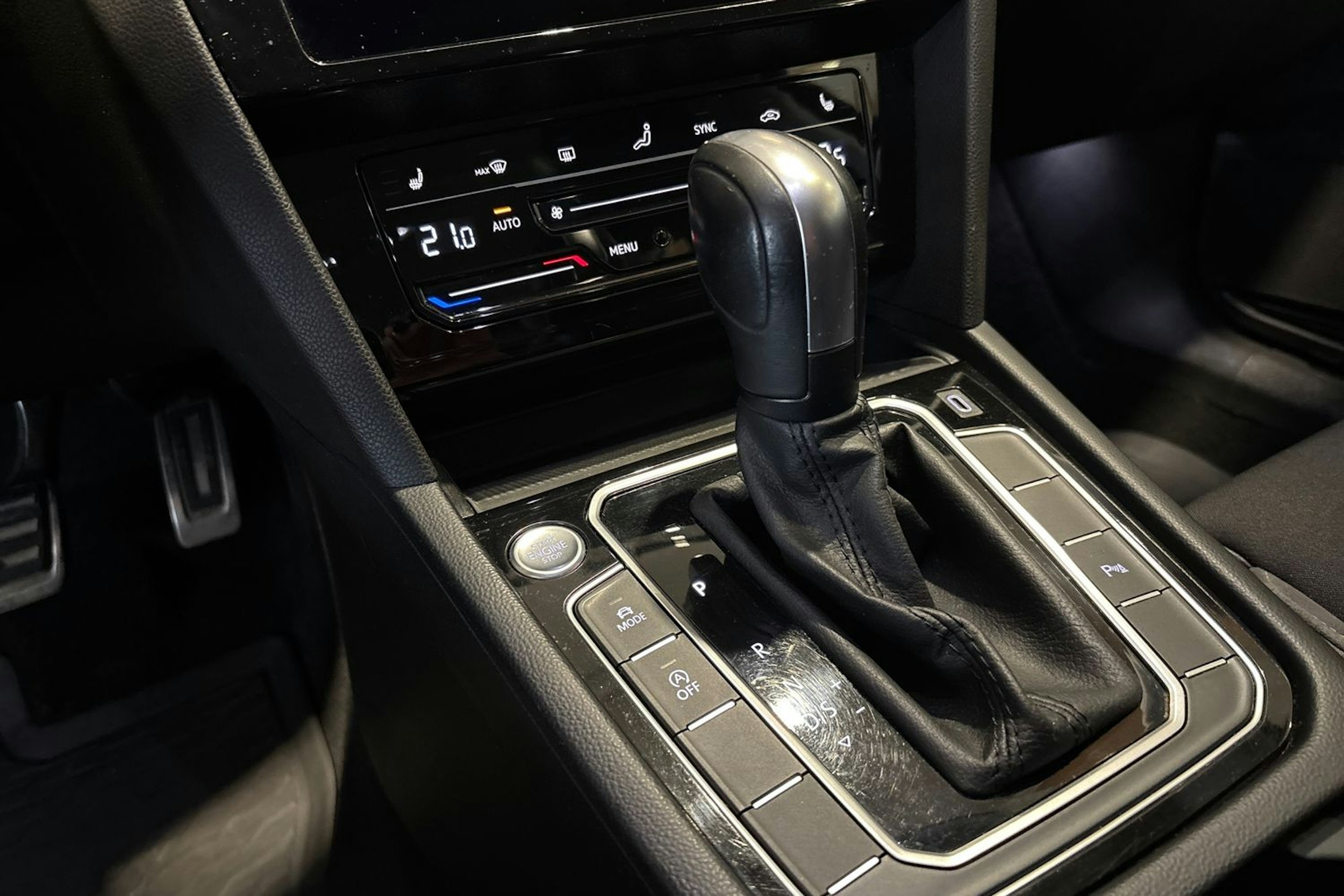 harmaa Volkswagen Passat 2021 kuva 17.