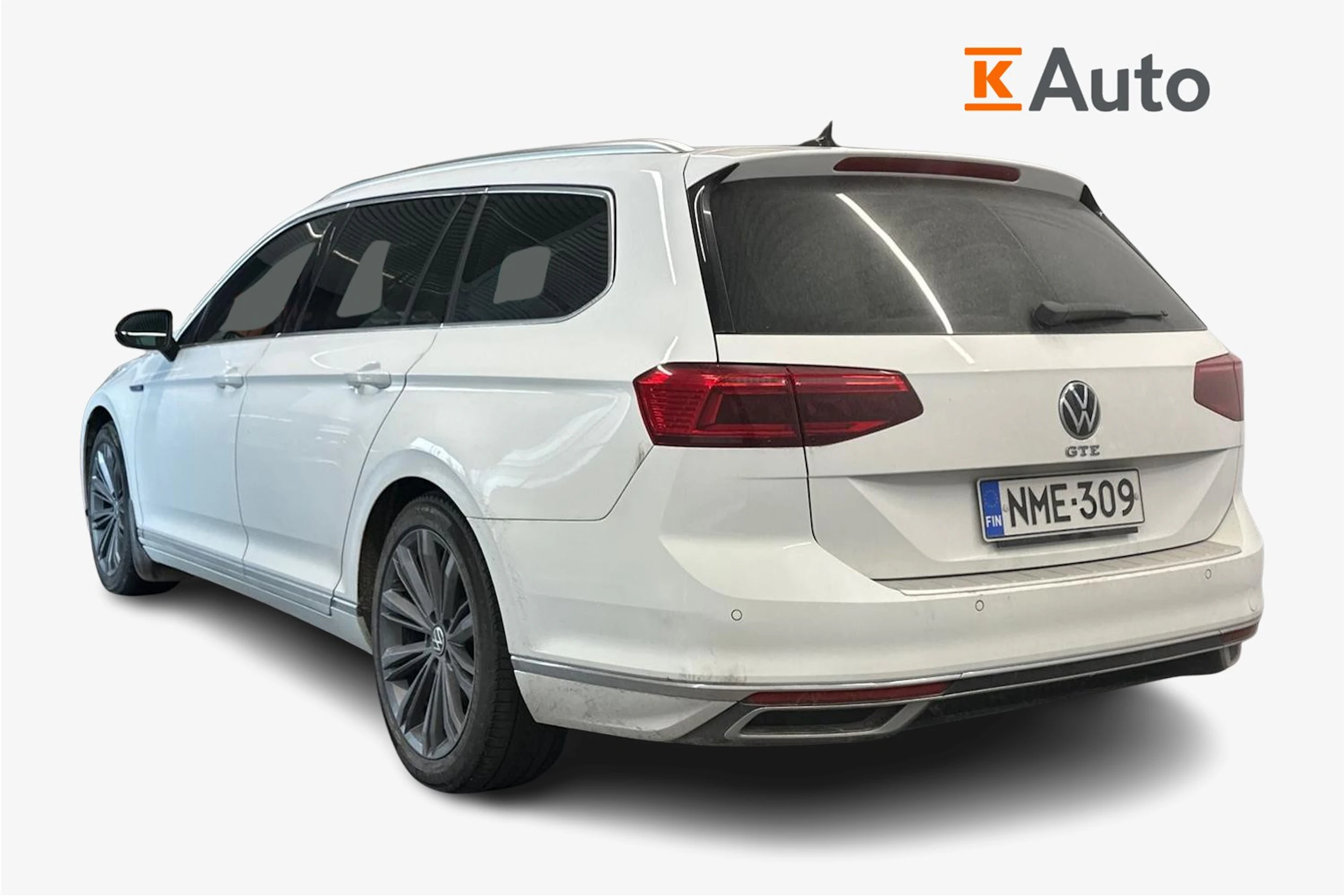 valkoinen Volkswagen Passat 2021 kuva 2.