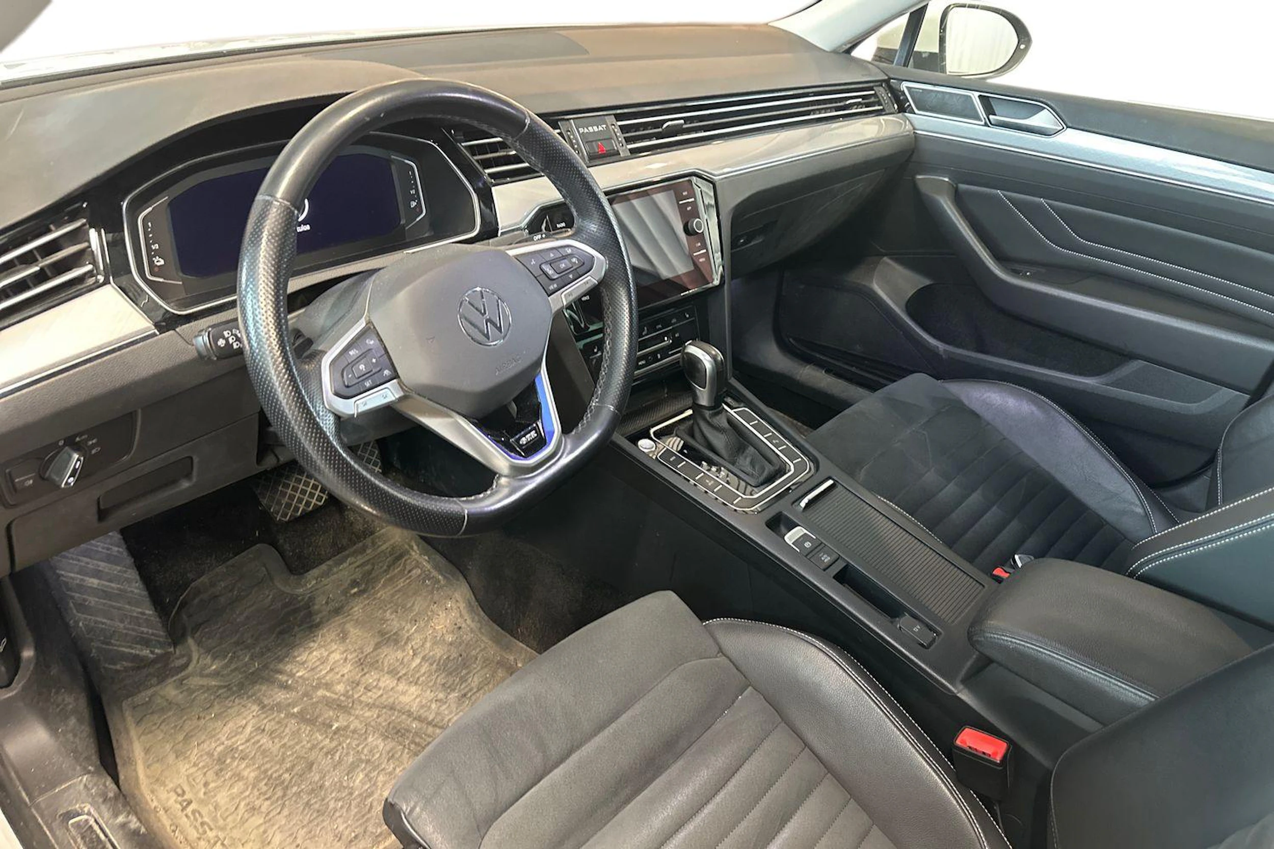 valkoinen Volkswagen Passat 2021 kuva 3.