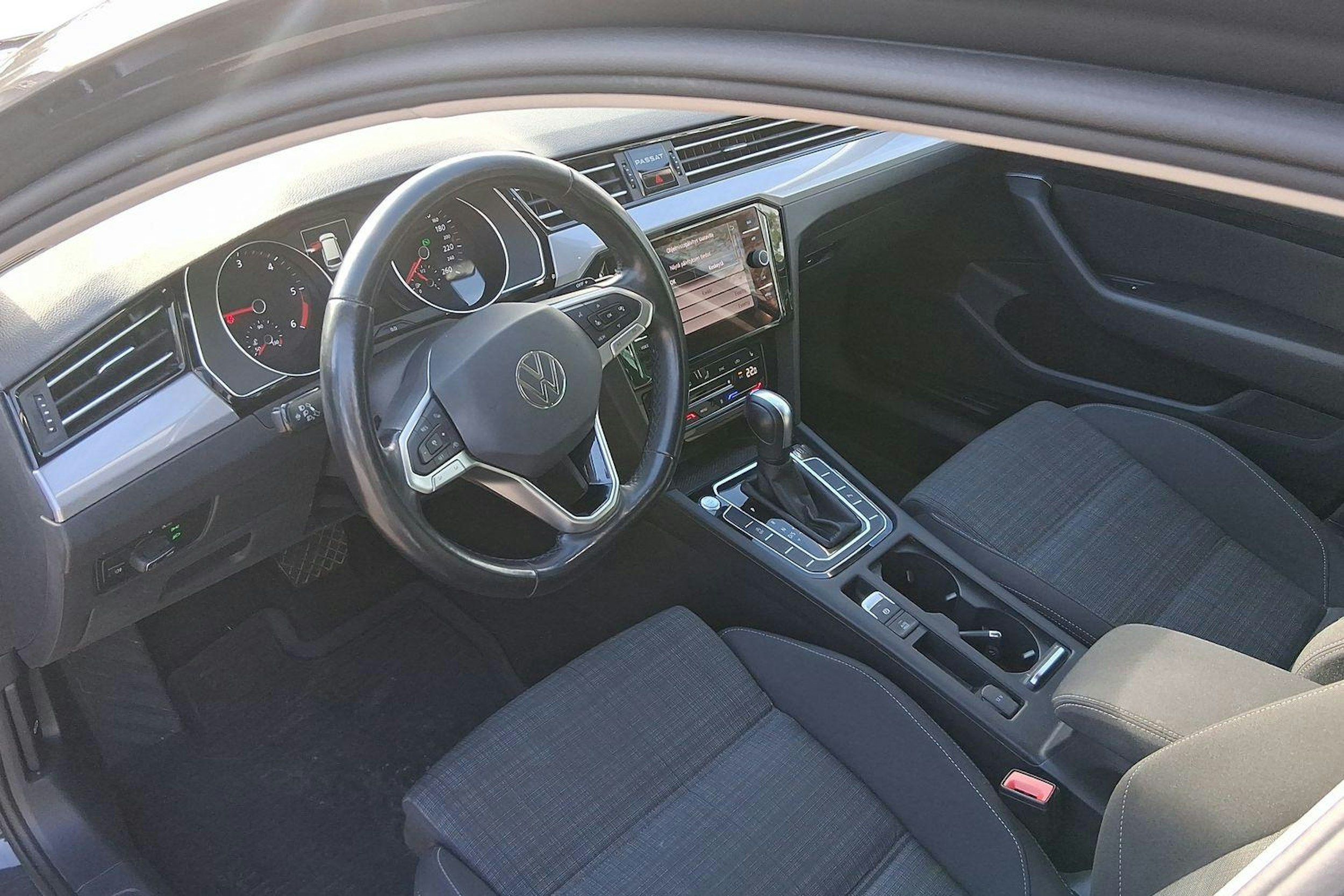 harmaa Volkswagen Passat 2021 kuva 7.