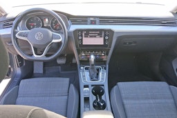 harmaa Volkswagen Passat 2021 kuva 9.