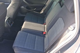 harmaa Volkswagen Passat 2021 kuva 10.