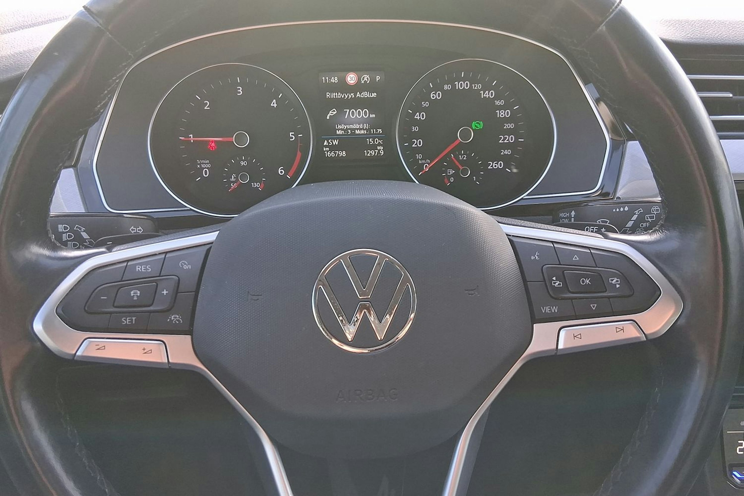 harmaa Volkswagen Passat 2021 kuva 16.
