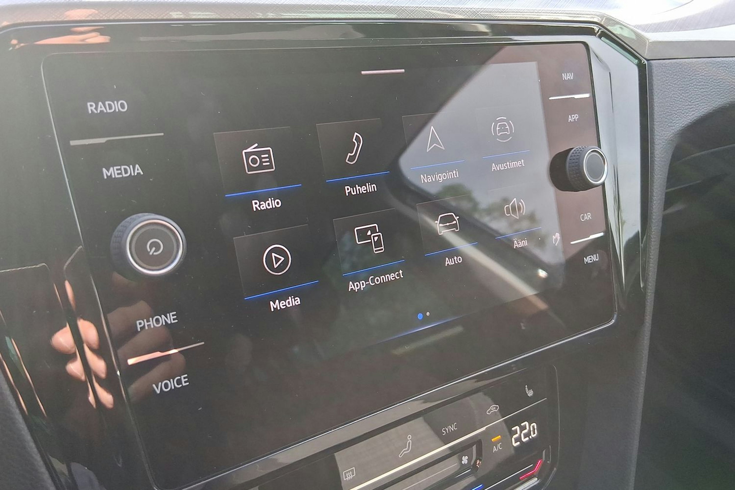 harmaa Volkswagen Passat 2021 kuva 18.