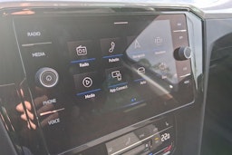 harmaa Volkswagen Passat 2021 kuva 18.