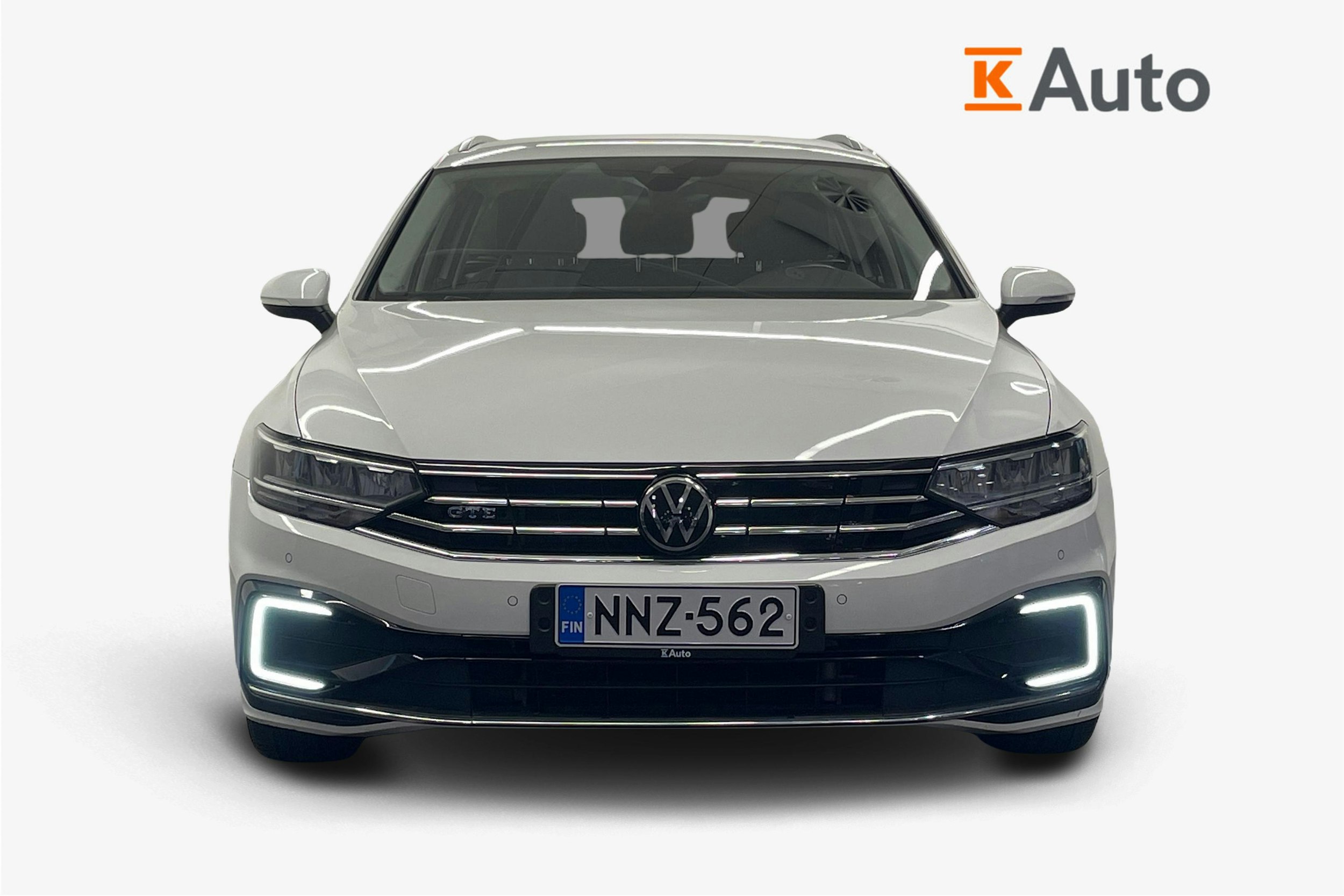 valkoinen Volkswagen Passat 2021 kuva 5.