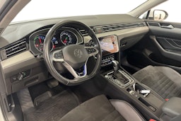 valkoinen Volkswagen Passat 2021 kuva 7.