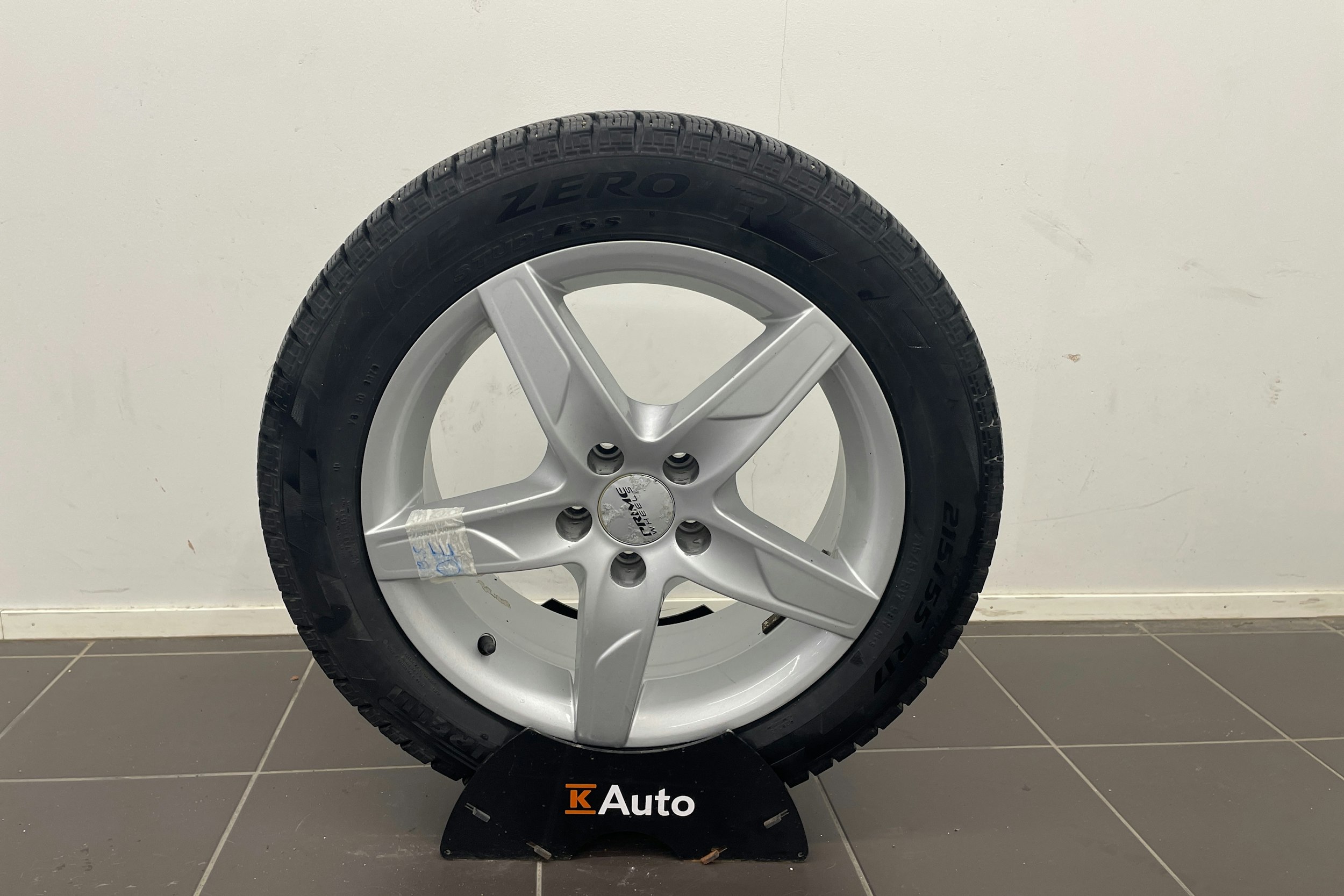 valkoinen Volkswagen Passat 2021 kuva 13.