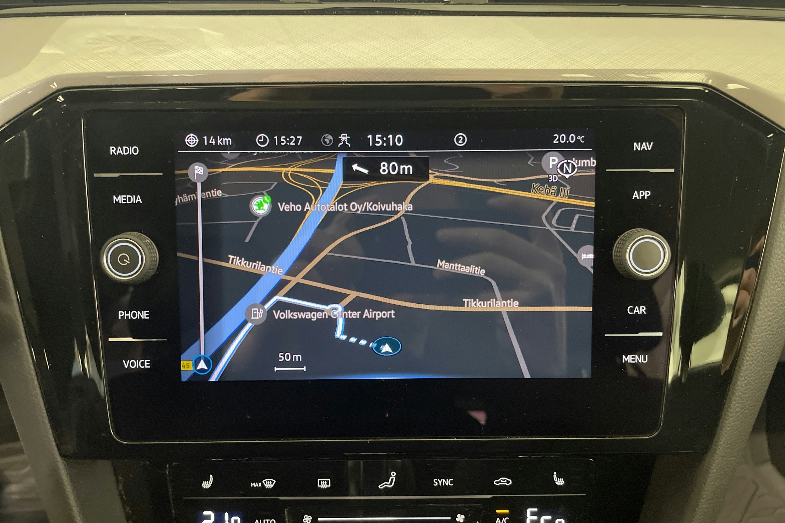 valkoinen Volkswagen Passat 2021 kuva 17.