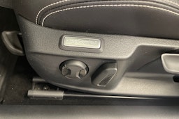 valkoinen Volkswagen Passat 2021 kuva 22.