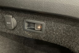 valkoinen Volkswagen Passat 2021 kuva 23.