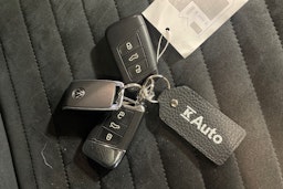 valkoinen Volkswagen Passat 2021 kuva 25.