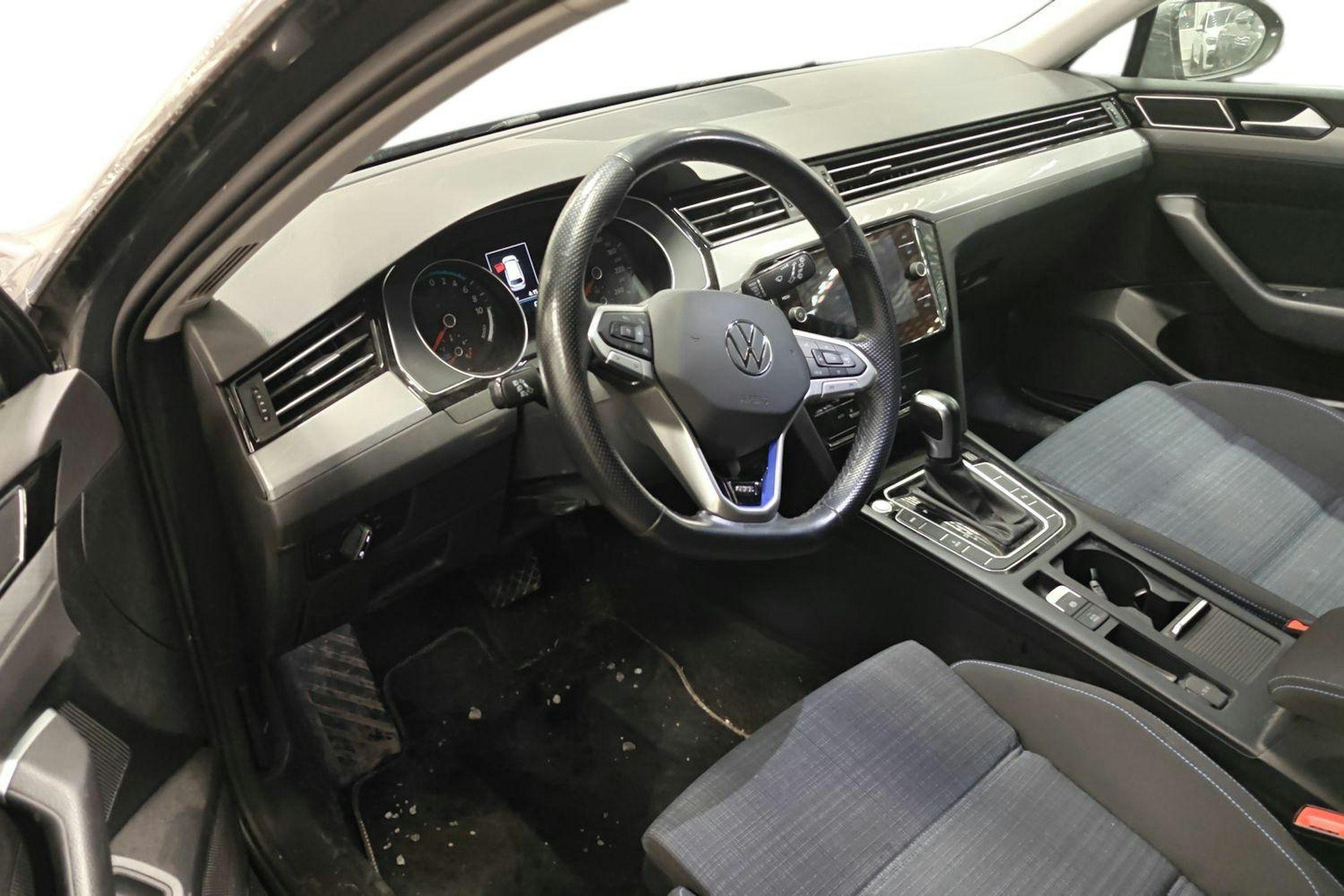 harmaa Volkswagen Passat 2021 kuva 3.