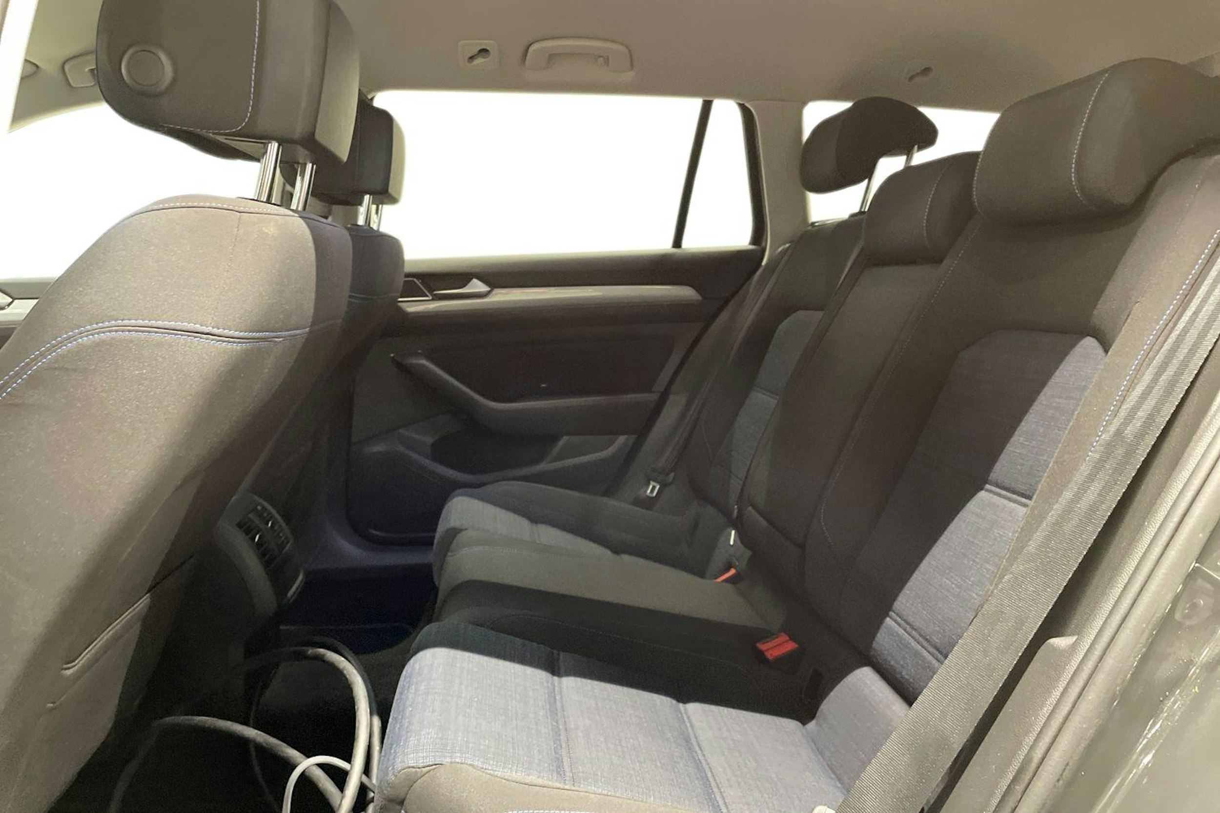 harmaa Volkswagen Passat 2021 kuva 10.