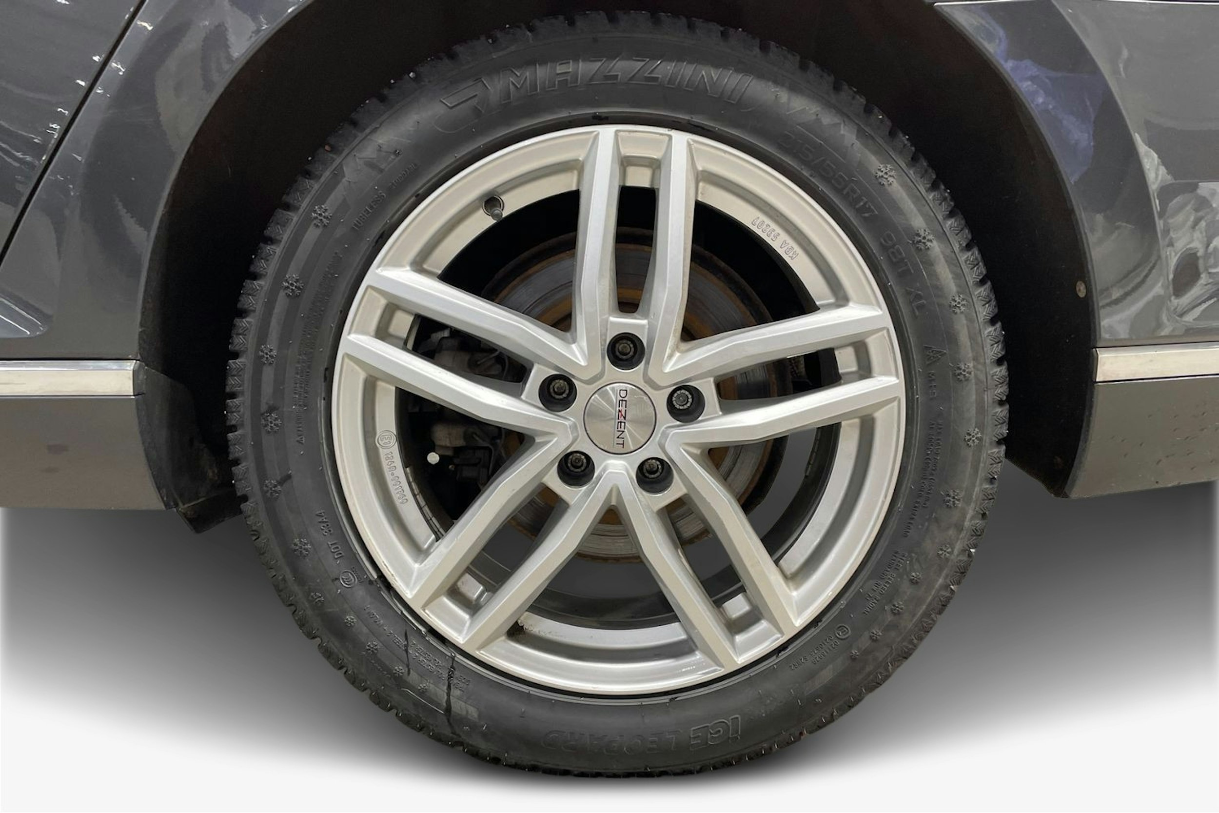 harmaa Volkswagen Passat 2021 kuva 11.