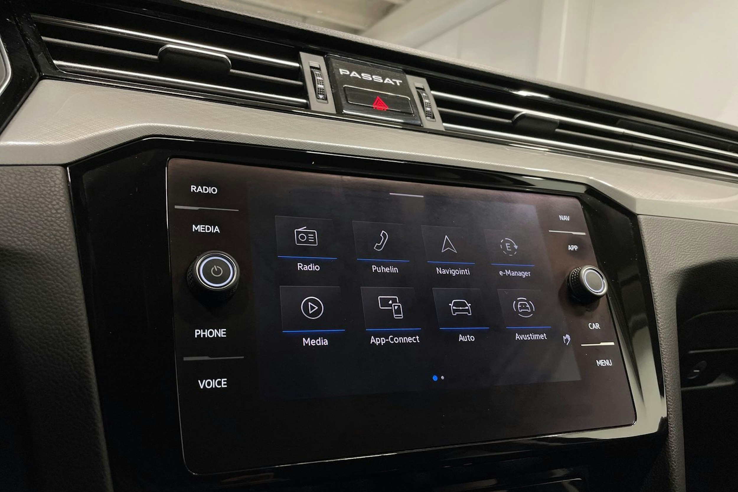 harmaa Volkswagen Passat 2021 kuva 17.