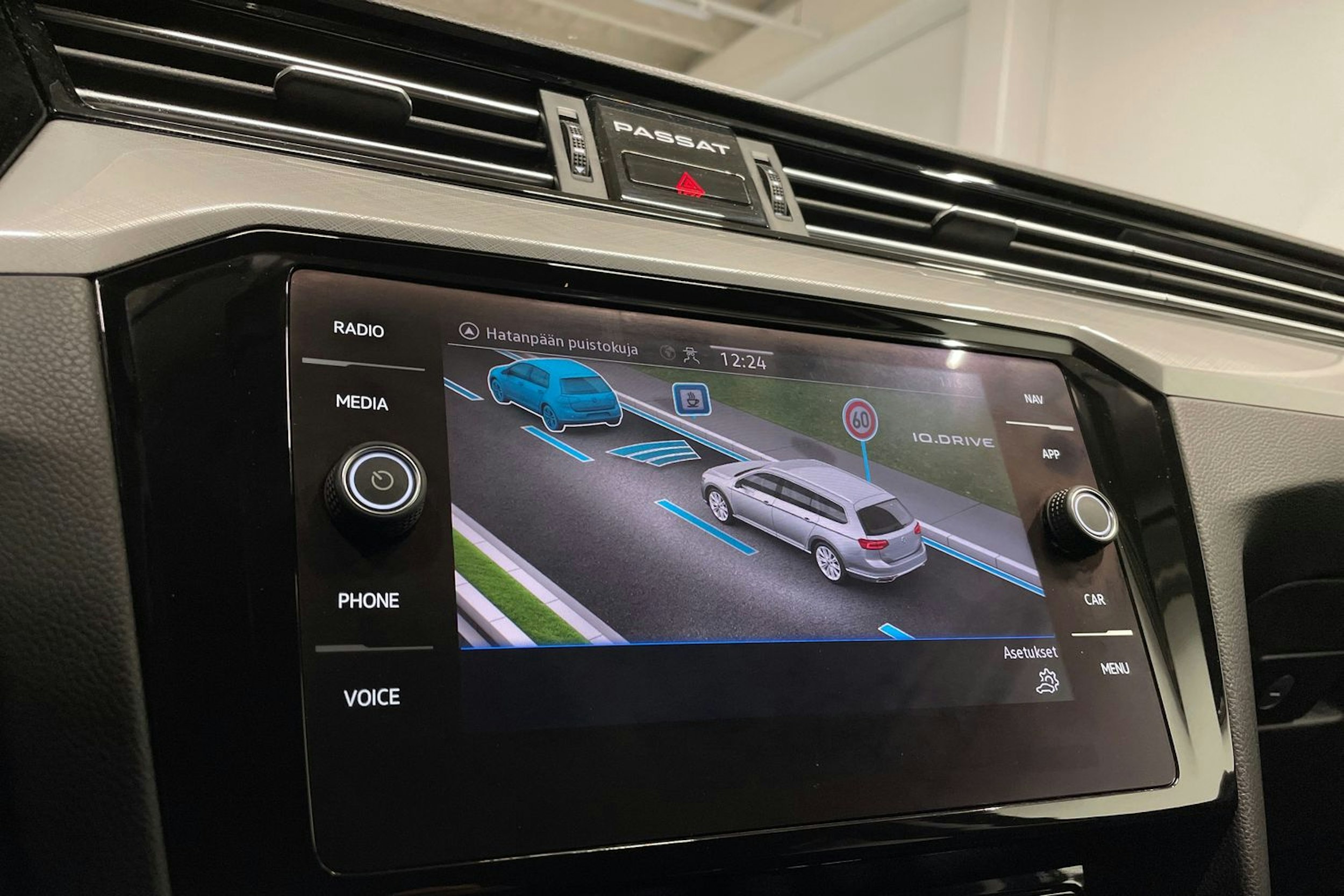 harmaa Volkswagen Passat 2021 kuva 19.