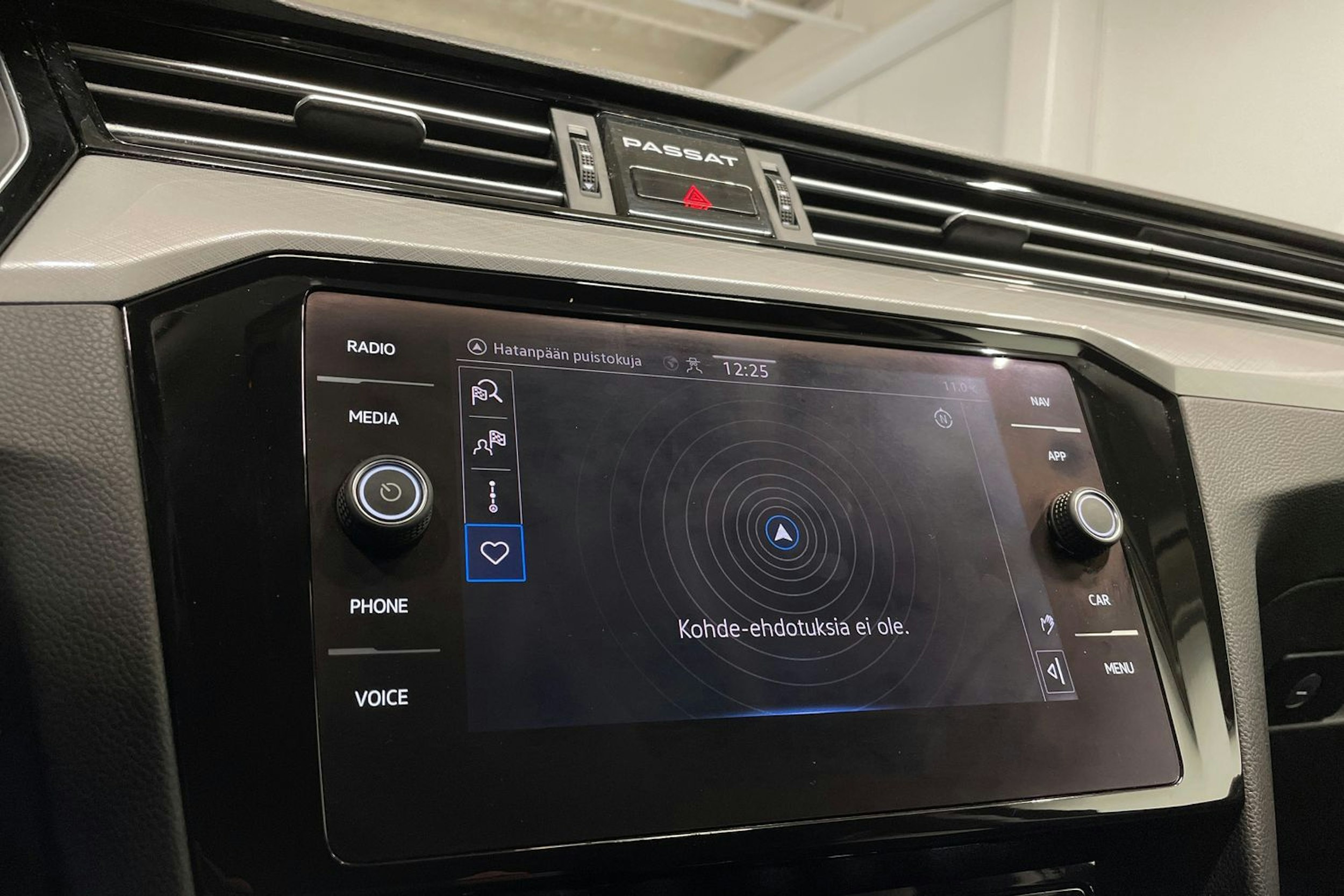 harmaa Volkswagen Passat 2021 kuva 20.