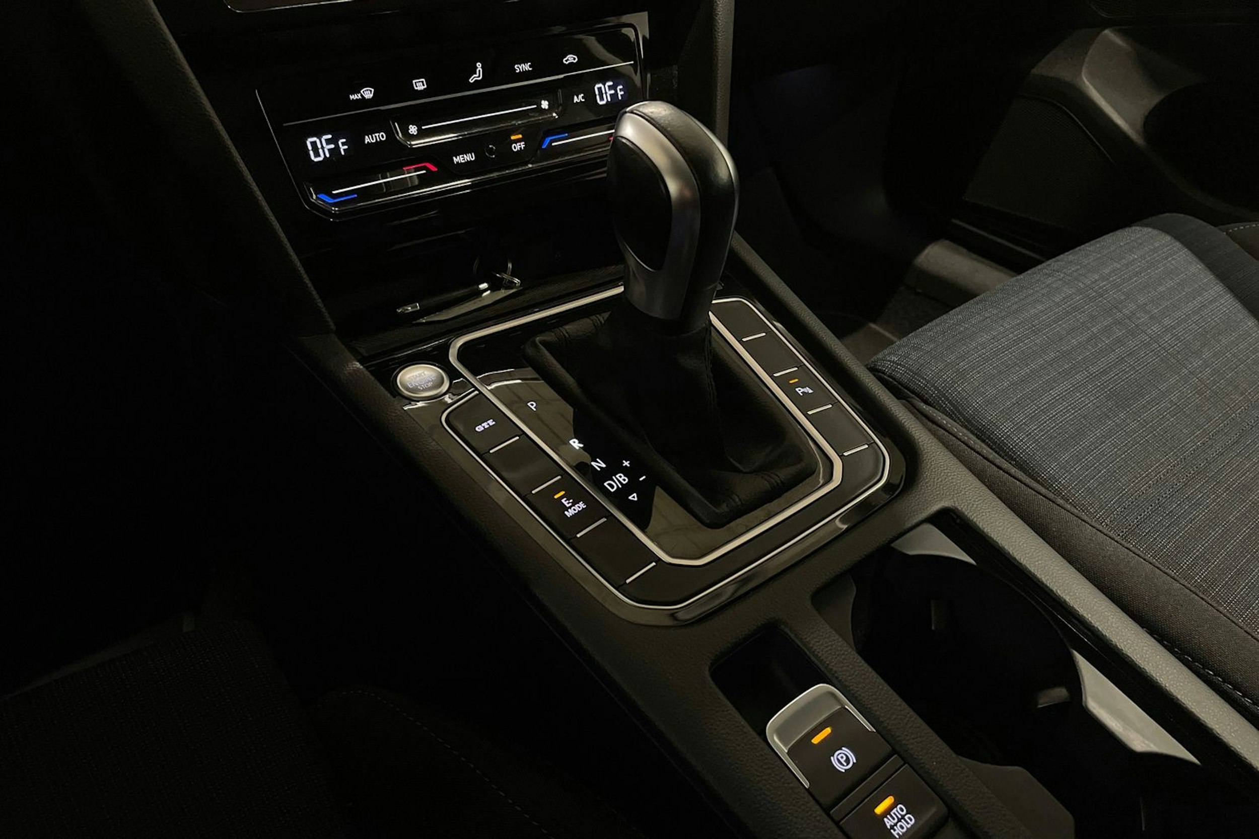 harmaa Volkswagen Passat 2021 kuva 21.