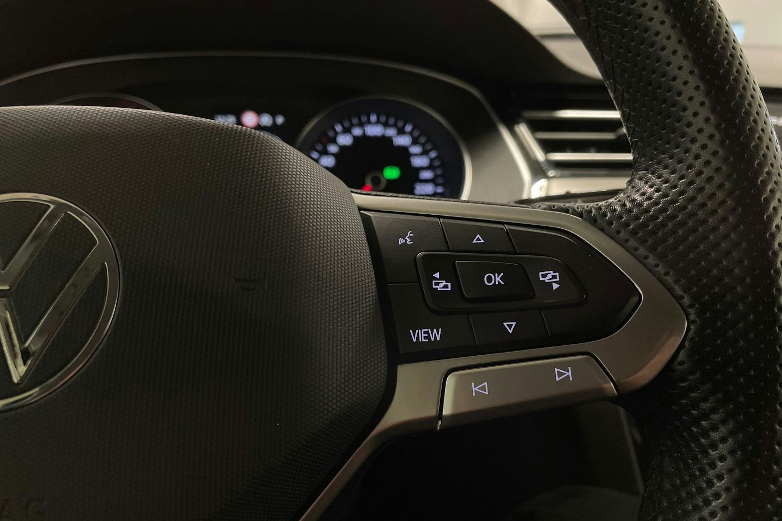 harmaa Volkswagen Passat 2021 kuva 24.