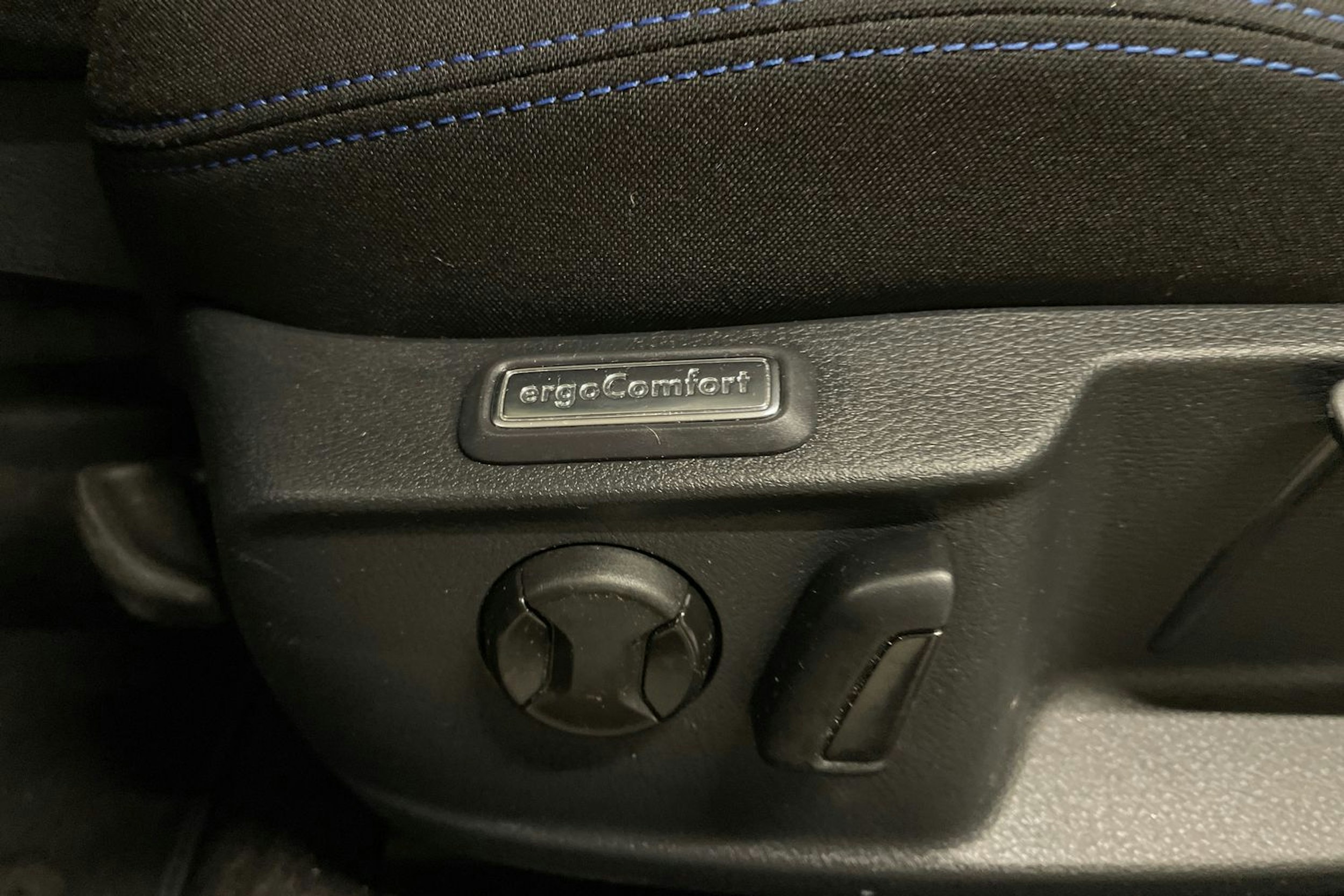 harmaa Volkswagen Passat 2021 kuva 26.