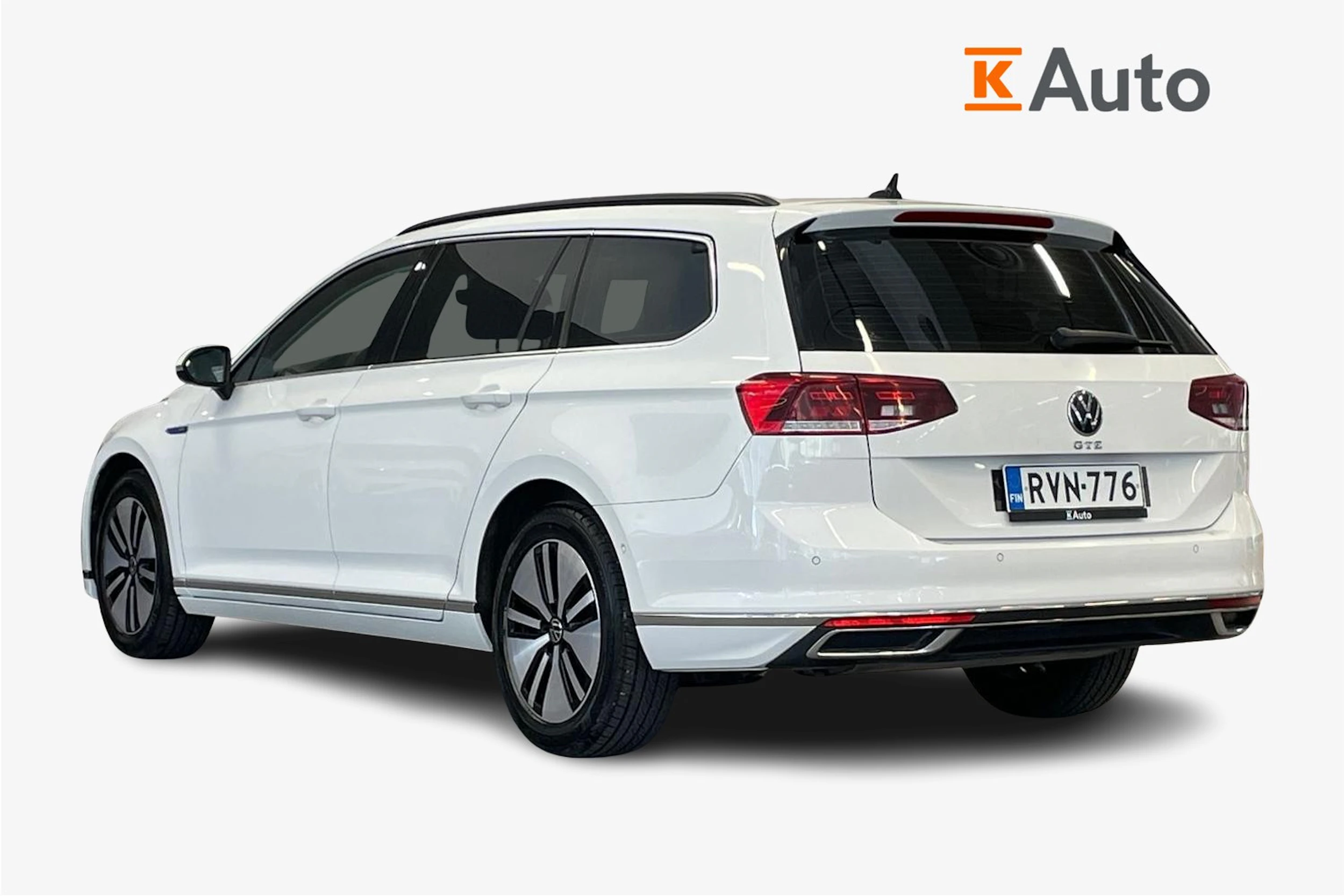 valkoinen Volkswagen Passat 2021 kuva 2.