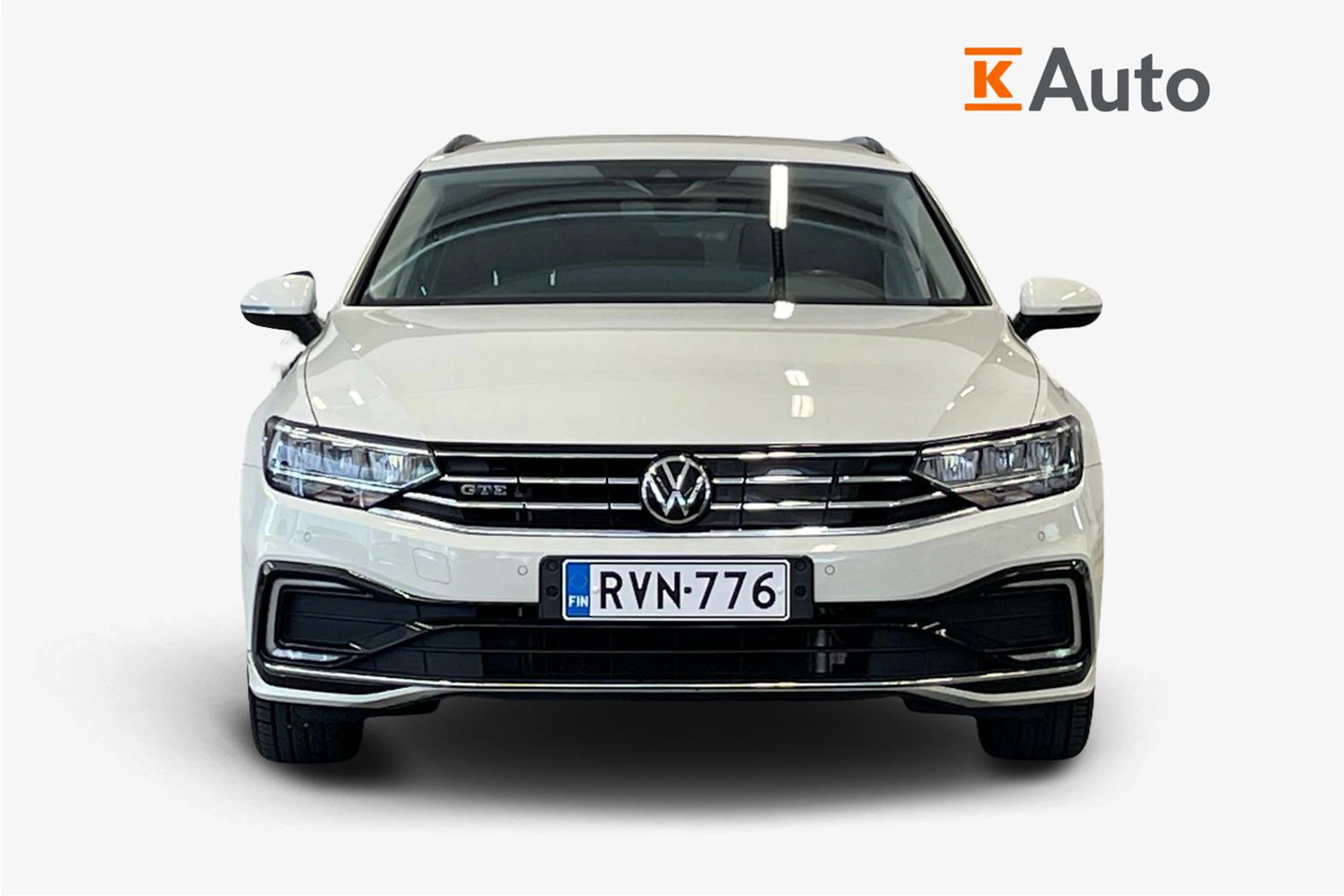 valkoinen Volkswagen Passat 2021 kuva 4.