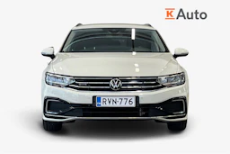 valkoinen Volkswagen Passat 2021 kuva 4.