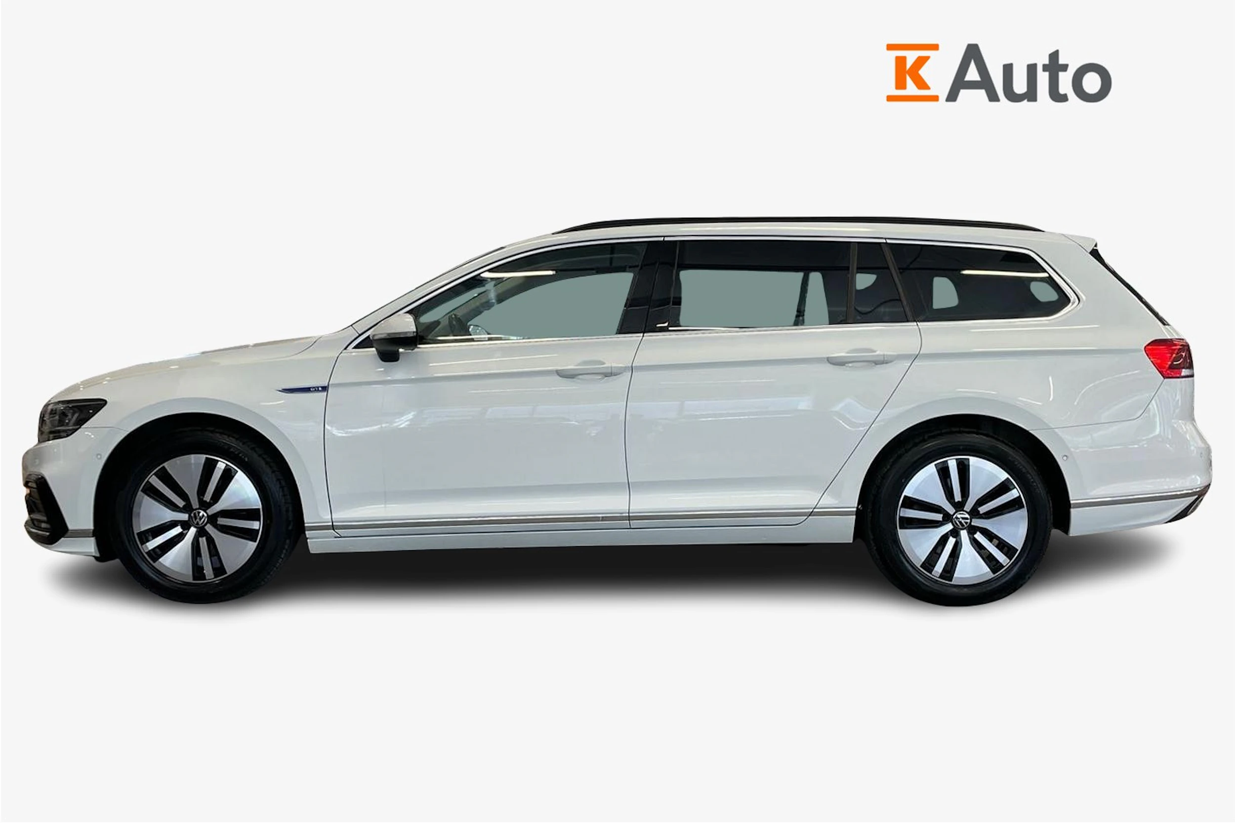 valkoinen Volkswagen Passat 2021 kuva 5.