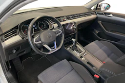 valkoinen Volkswagen Passat 2021 kuva 6.