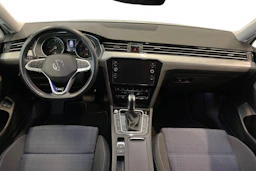 valkoinen Volkswagen Passat 2021 kuva 7.