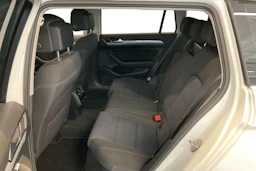 valkoinen Volkswagen Passat 2021 kuva 8.