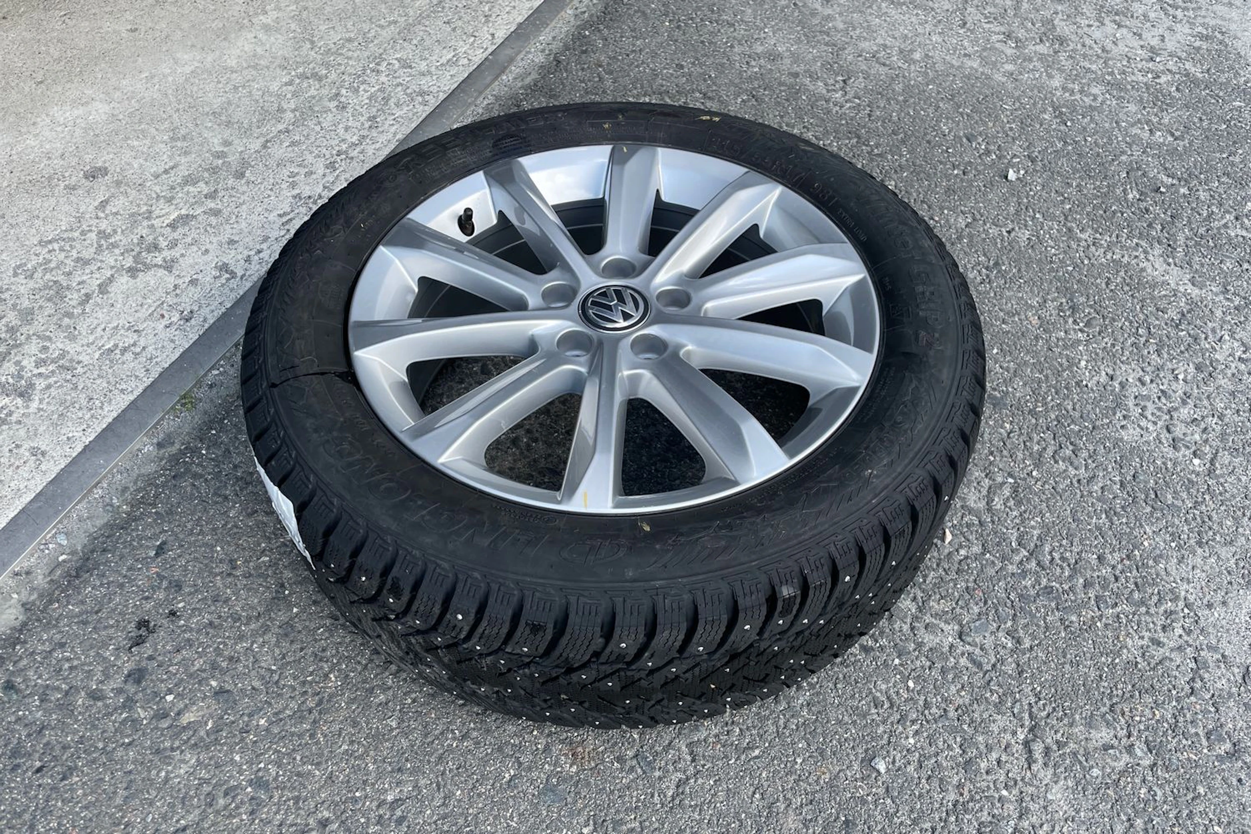 valkoinen Volkswagen Passat 2021 kuva 10.