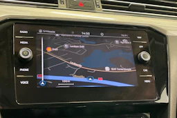 valkoinen Volkswagen Passat 2021 kuva 13.