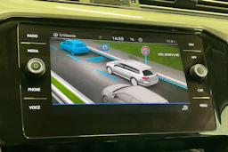 valkoinen Volkswagen Passat 2021 kuva 14.