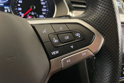 valkoinen Volkswagen Passat 2021 kuva 19.