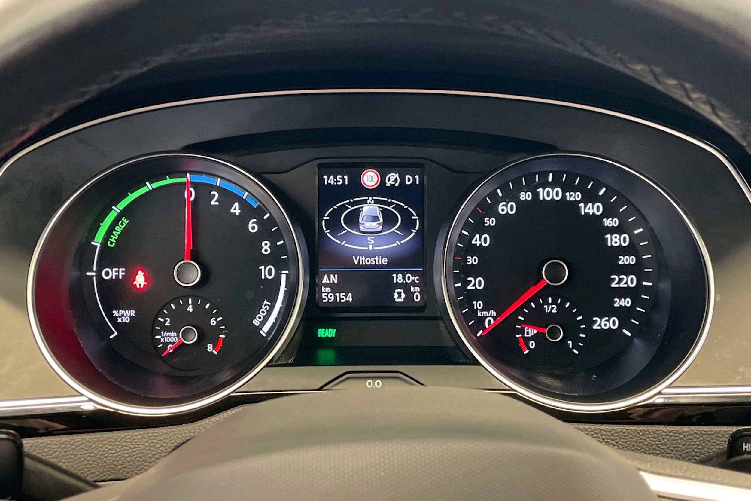 valkoinen Volkswagen Passat 2021 kuva 21.