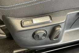 valkoinen Volkswagen Passat 2021 kuva 22.
