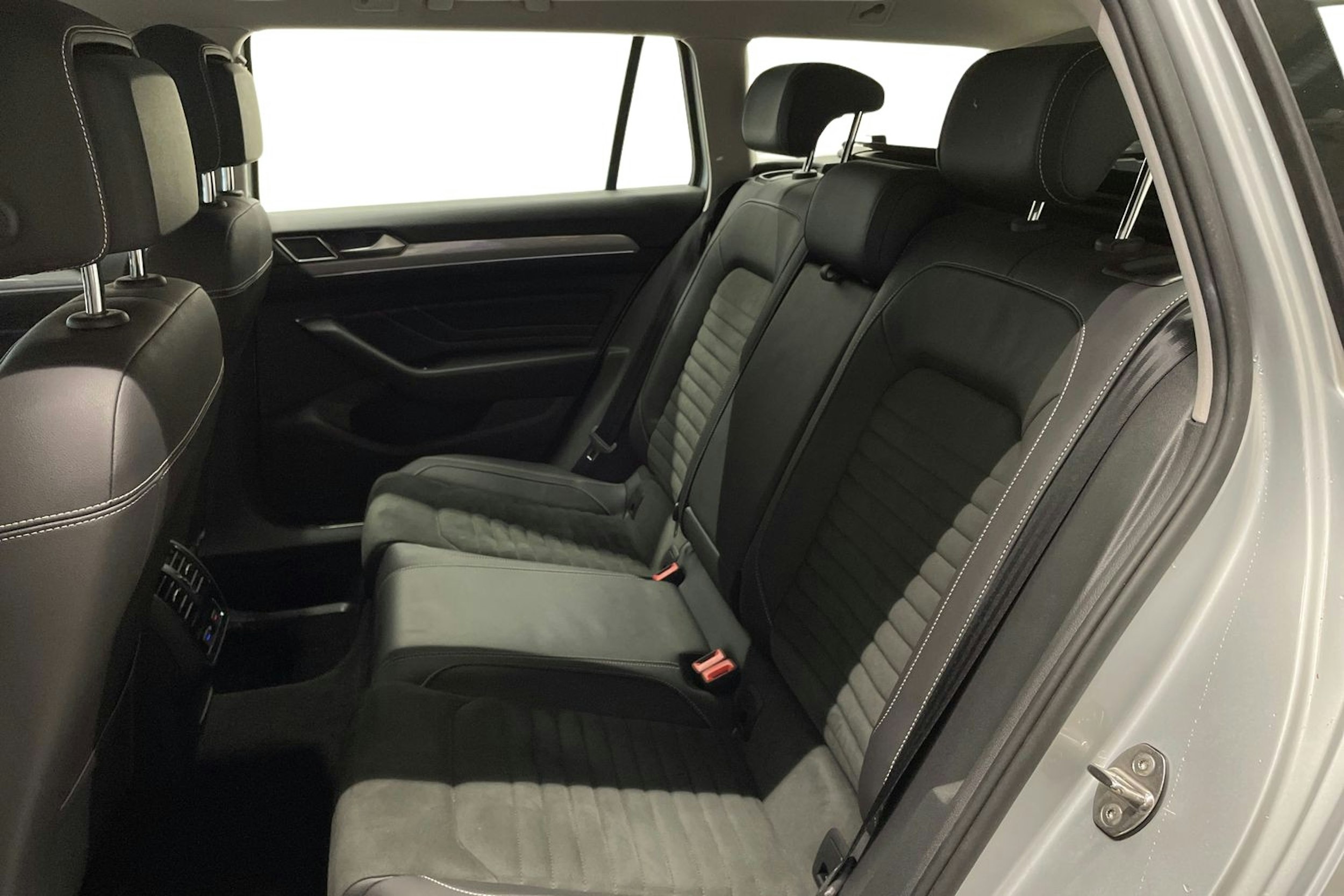 hopea Volkswagen Passat 2021 kuva 10.