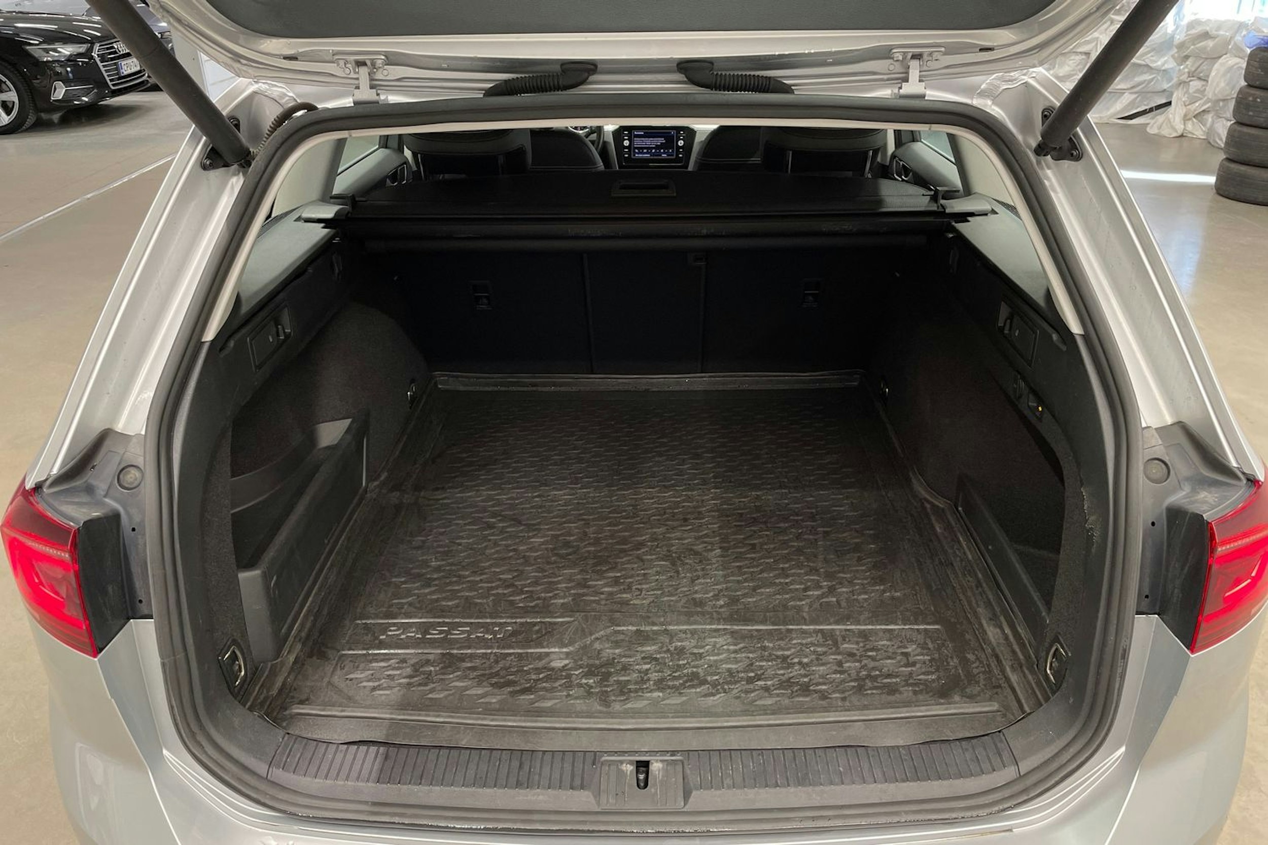 hopea Volkswagen Passat 2021 kuva 14.